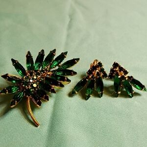 Vintage Green and Gold Brooch Set